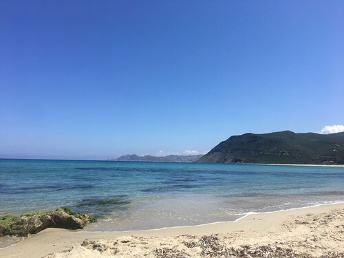 1 bedroom apartment completely renovated in residence with shared swimming pool