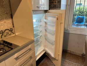 Fridge, oven, stovetop, coffee/tea maker - Two-room apartment with parking space (Genova)