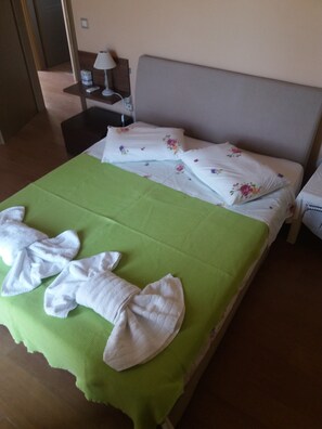 2 bedrooms, desk, free WiFi, bed sheets