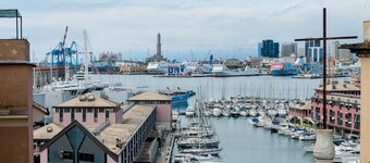 Old Genoa apartment - 100 meters Aquarium, terrace with sea view, families