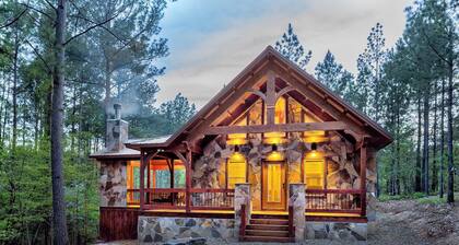 Legends Lair (estudio, capacidad para 2-4, escondite de montaña acogedor, chimeneas, jacuzzi)