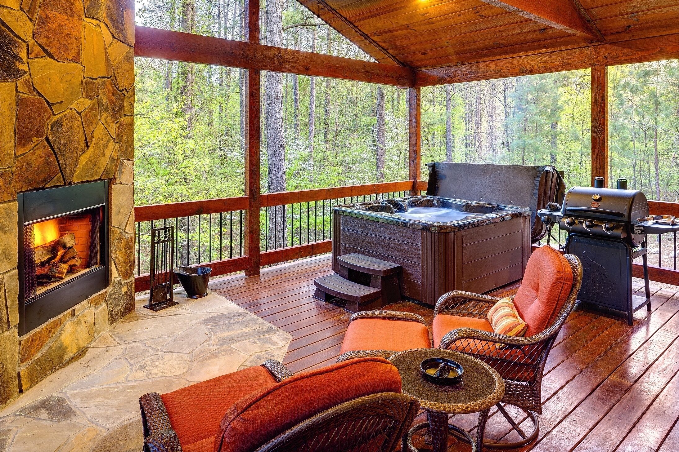 Tina de hidromasaje al aire libre