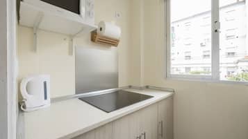 Fridge, microwave, coffee/tea maker, cookware/dishes/utensils