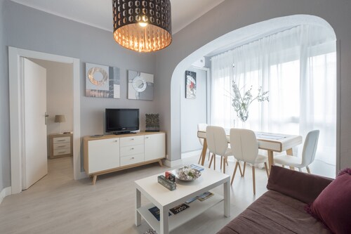 14 WIFI + A / C + METRO / BUS same street 10 minutes from downtown