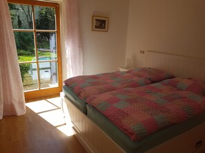 Minibar, free WiFi, bed sheets - Martina's place (Rottenbuch)