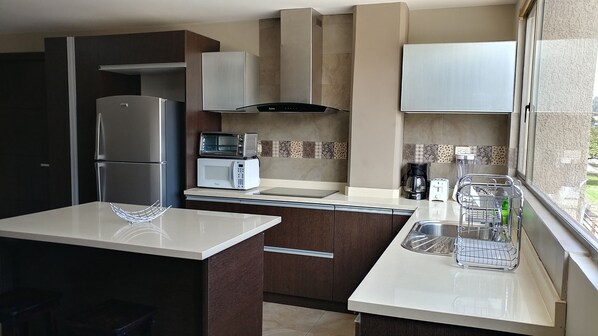 Fridge, microwave, oven, stovetop