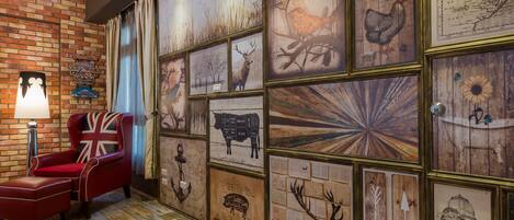 Coin salon dans le hall