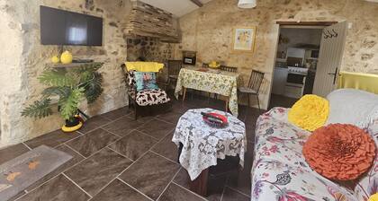 Charming Countryside Gite + Continental Breakfast optional