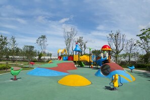 Children’s play area – outdoor