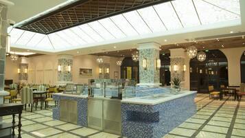 Breakfast, lunch and dinner served