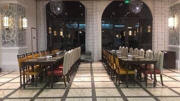 Breakfast, lunch and dinner served