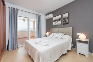 4 habitaciones, tabla de planchar con plancha y cuna de viaje