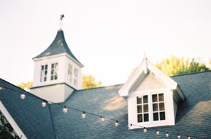 Exterior - Enjoy our 3-story, family-friendly Carriage House Fireplace and outdoor fire pit (West Redding)
