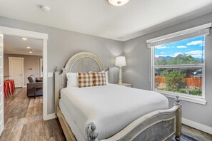 2 Schlafzimmer, Schreibtisch, Bügeleisen/Bügelbrett, WLAN