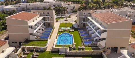 Kolam renang outdoor