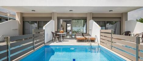 Kolam renang outdoor