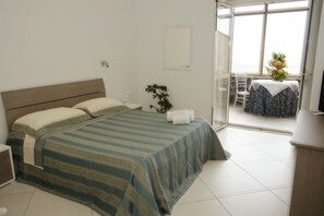 Deluxe Double Room, Patio, Sea View | Hypo-allergenic bedding, desk, blackout curtains, soundproofing - Hotel Valleverde (Corbara)