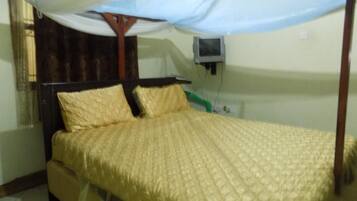Double Room, 1 Queen Bed, Non Smoking | Individually decorated, individually furnished, bed sheets