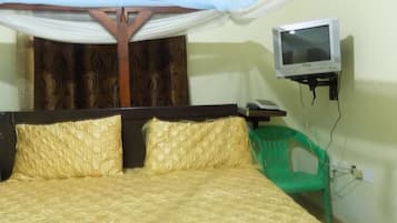 Habitación doble, 1 cama Queen size, para no fumadores | Decoración personalizada, muebles diferentes y ropa de cama
