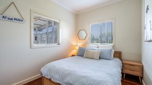 2 habitaciones, tabla de planchar con plancha y ropa de cama 
