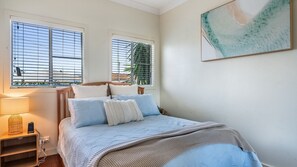 2 habitaciones, tabla de planchar con plancha y ropa de cama 