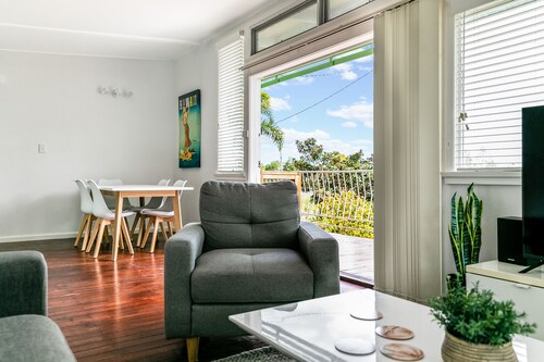 BEACHED @ YAMBA - Water Views, Pet Friendly and Air-con