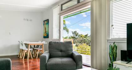 BEACHED @ YAMBA - Water Views, Pet Friendly and Air-con