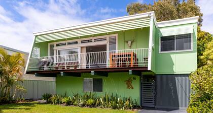 BEACHED @ YAMBA - Water Views, Pet Friendly and Air-con