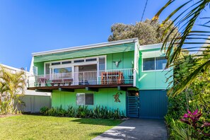 Exterior - BEACHED @ YAMBA - Water Views, Pet Friendly and Air-con (Yamba)