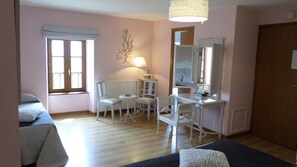 Family Room, Non Smoking, Private Bathroom (Romantique) | Hypo-allergenic bedding, individually decorated, individually furnished