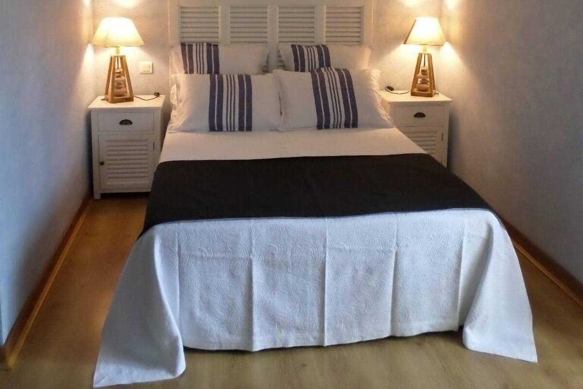 Ropa de cama hipoalergénica, cortinas blackout y wifi gratis 