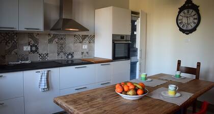 VILLA KAUPUNKI VIC. VENICE, NÄKYMÄT VINEYARDIT KESKINVALMISTEEN TARJOUKSESTA