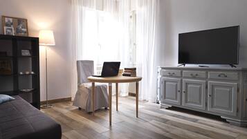 1 bedroom, desk, iron/ironing board, WiFi