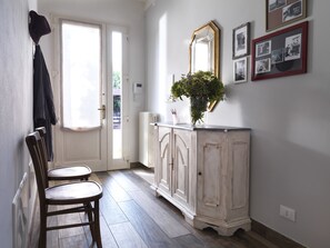 Interior - VILLA WITH GARDEN VIC. VENICE, VIEW OF VINEYARDS CASTLE NOVEMBER OFFER  (Due Carrare)