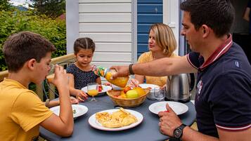 Mobile Home, 1 Bedroom (2/3 people) | Terrace/patio