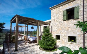 Outdoor dining - Luxurious villas with sea view villa Irida (Lefkada)