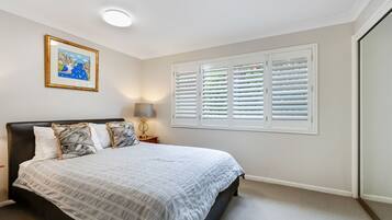 2 bedrooms, iron/ironing board, bed sheets