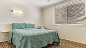 2 bedrooms, iron/ironing board, WiFi, bed sheets