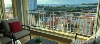 Sous-Penthouse, vues sur l'océan et la ville! Tarif spécial pour mai 2018!