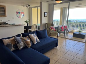 Smart-TV, DVD-Player, Bücher, Videothek