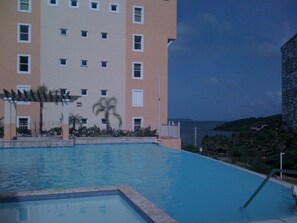 Piscine extérieure, piscine chauffée