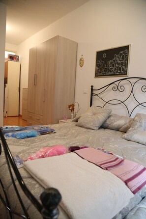 3 bedrooms, iron/ironing board, travel cot, WiFi