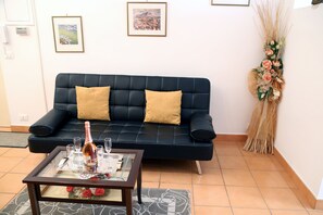 Smart TV, fireplace, books - LA CASA DEI PARGOLI, apartment ideal for pleasant holidays in Matera (Matera)