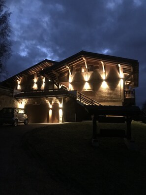 Front of property - La Résidence de l'Ours (Megeve)