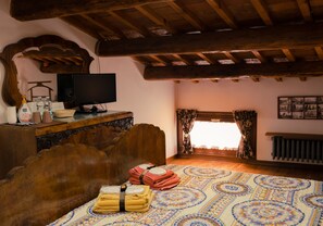 Family Room, Shared Bathroom | Desk, blackout curtains, iron/ironing board, free cots/infant beds - Casa Stefy (Montagnana)