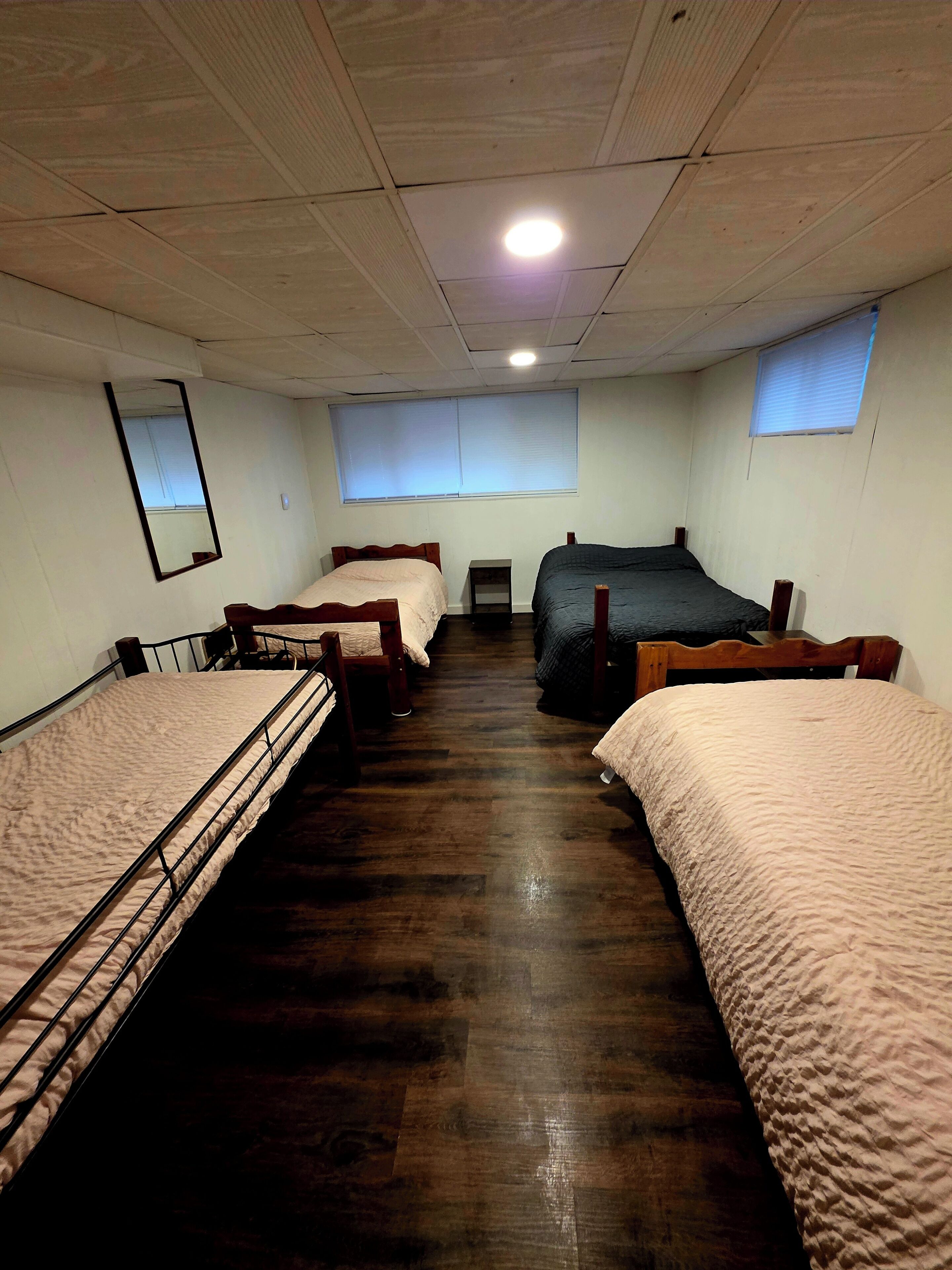 10 bedrooms, WiFi, bed sheets