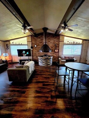 TV, fireplace, DVD player, stereo - 10 bedroom 5 bath mountain home private  in-ground pool. Newly renovated 2026 (champion)