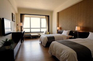 Down duvets, minibar, desk, blackout curtains - Penghu Haiyue Hotel (Magong)