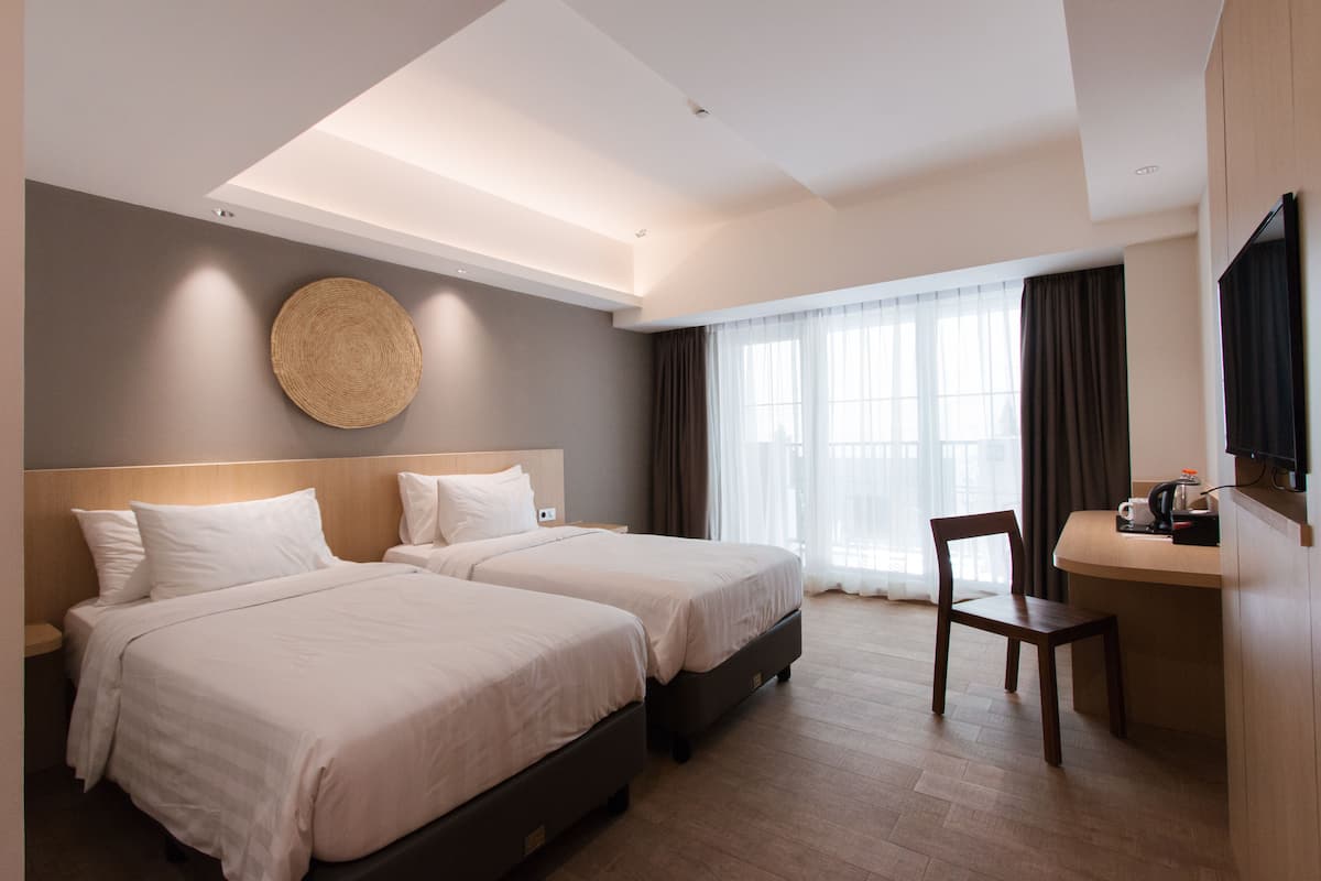 Deluxe Room | Premium bedding, minibar, in-room safe, desk