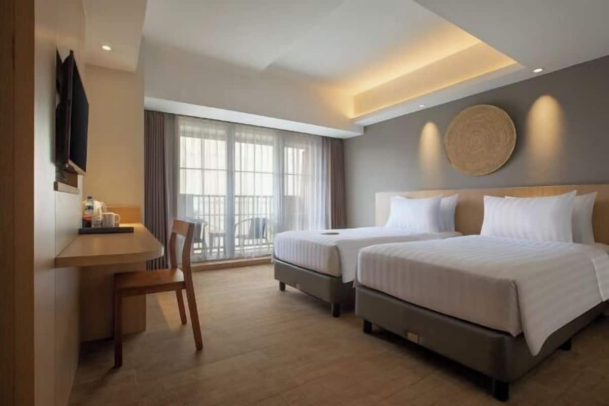 Premium bedding, minibar, in-room safe, desk